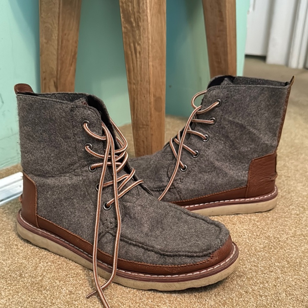 Toms Moc Gray Wool and Brown Leather Boots